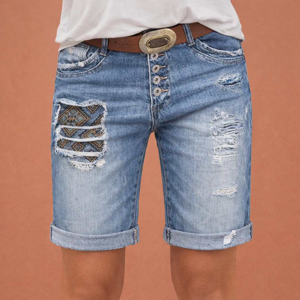 Dames denim shorts in blauw met minimalistisch design, zacht en comfortabel voor casual en stijlvolle outfits.