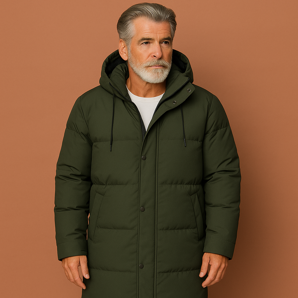 Donkergroene lange heren winterjas met capuchon, winddicht en warm voor koude dagen en outdoor activiteiten.