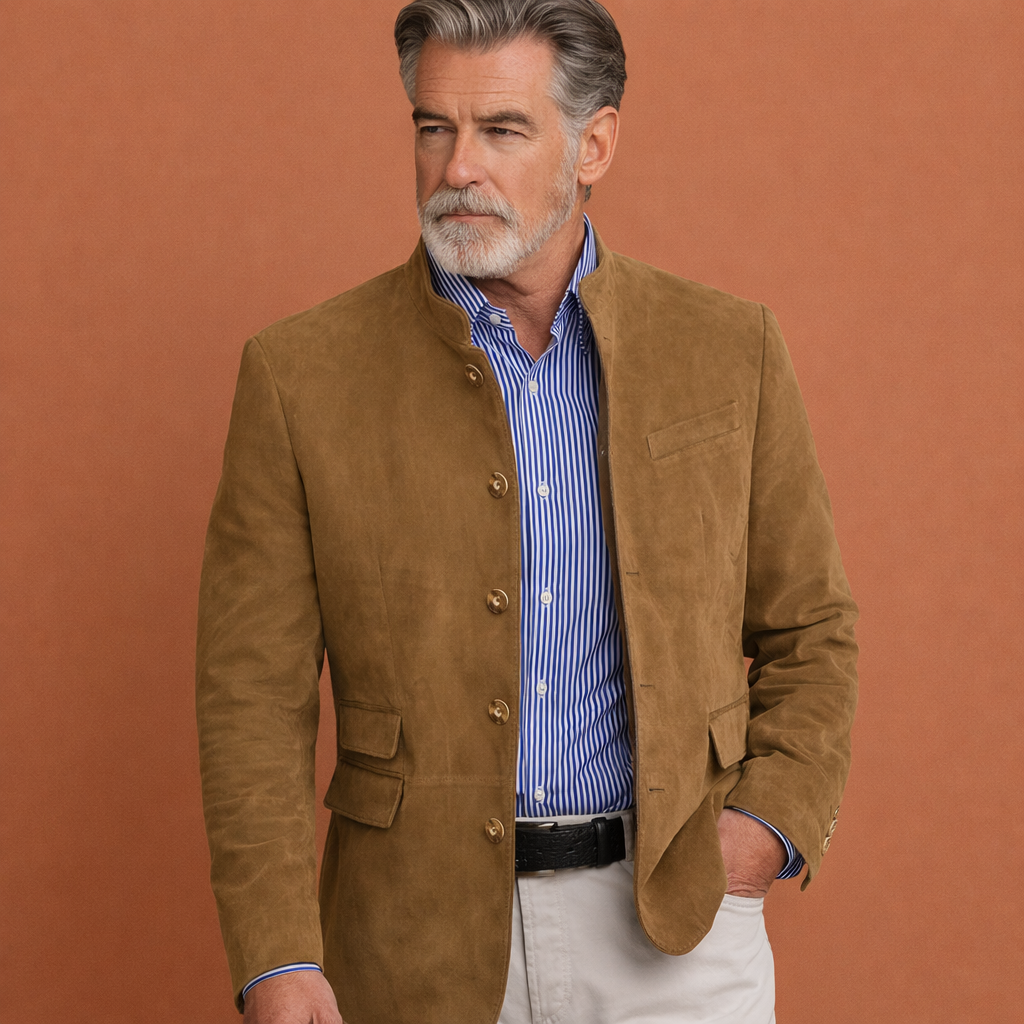 Khaki klassieke herenjas met opstaande kraag, geschikt voor dagelijks gebruik en nette outfits.