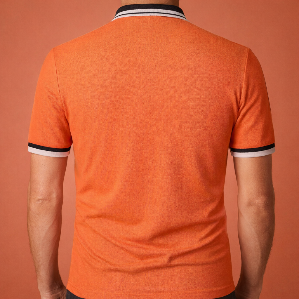 Herenpolo in oranje met stijlvol effen design, zacht en comfortabel voor casual en verzorgde outfits.