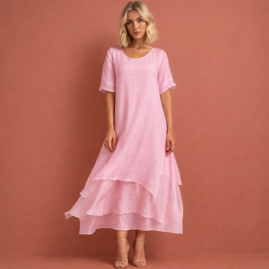 Roze damesjurk met ronde hals en volantzoom, ideaal voor dagelijks gebruik en casual gelegenheden.
