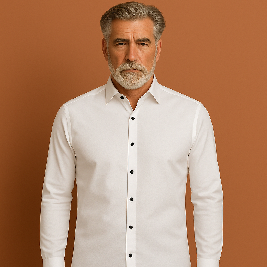 Wit slim fit heren overhemd met knoopsluiting, geschikt voor zakelijke en casual outfits.