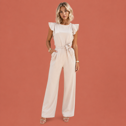 Dames jumpsuit in abrikoos met minimalistisch design, zacht en comfortabel voor casual en stijlvolle outfits.