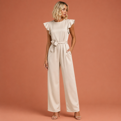 Dames jumpsuit in abrikoos met minimalistisch design, zacht en comfortabel voor casual en stijlvolle outfits.