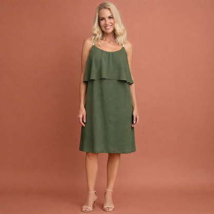 Armygroene zomer mini-jurk voor dames met comfortabele pasvorm, perfect voor warme dagen en casual gebruik.