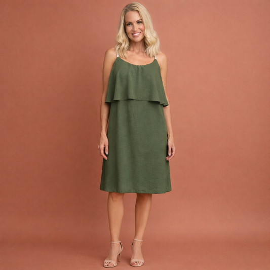 Armygroene zomer mini-jurk voor dames met comfortabele pasvorm, perfect voor warme dagen en casual gebruik.