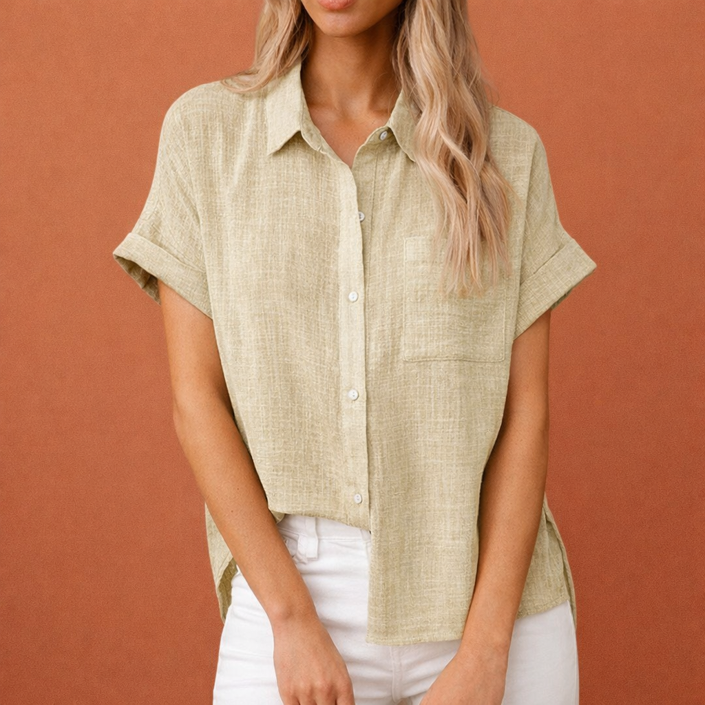 Dames blouse in beige met minimalistisch design, zacht en comfortabel voor casual en stijlvolle outfits.