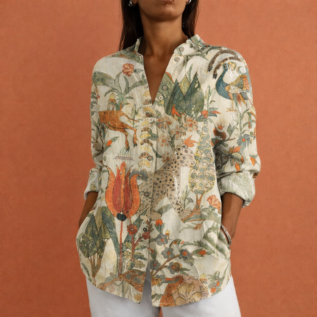 Dames blouse in beige met minimalistisch design, zacht en comfortabel voor casual en stijlvolle outfits.