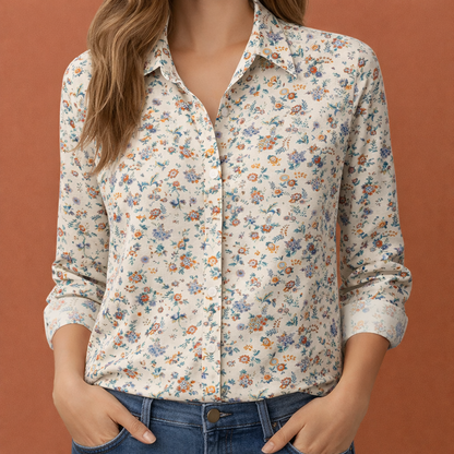 Dames blouse in beige met minimalistisch design, zacht en comfortabel voor casual en stijlvolle outfits.