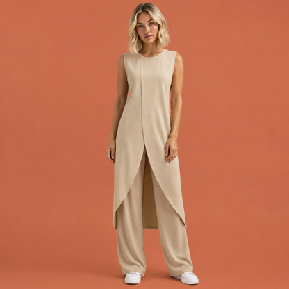 Dames tweedelige set in beige met minimalistisch design, zacht en comfortabel voor casual en stijlvolle outfits.