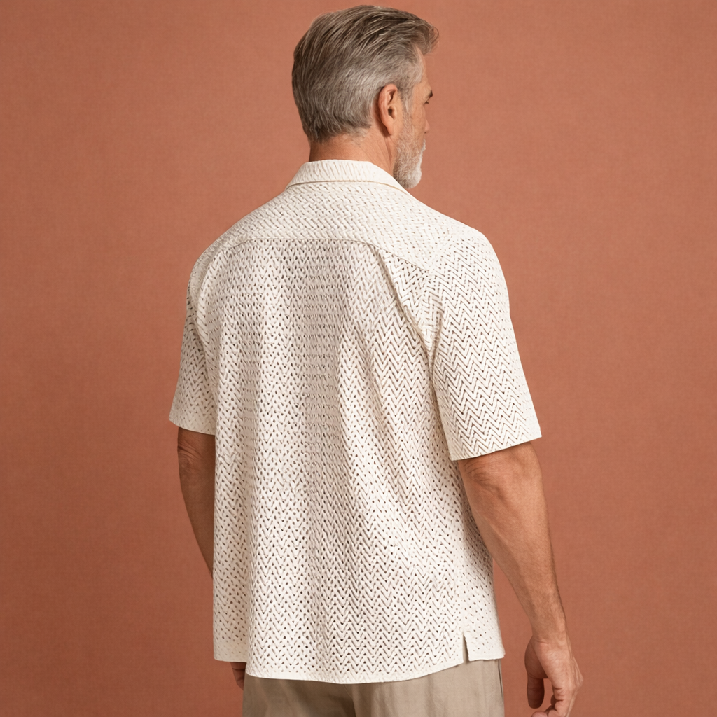 Dames gehaakt shirt in beige met minimalistisch design, zacht en comfortabel voor casual en stijlvolle outfits.