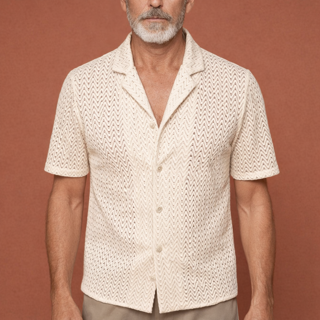 Dames gehaakt shirt in beige met minimalistisch design, zacht en comfortabel voor casual en stijlvolle outfits.