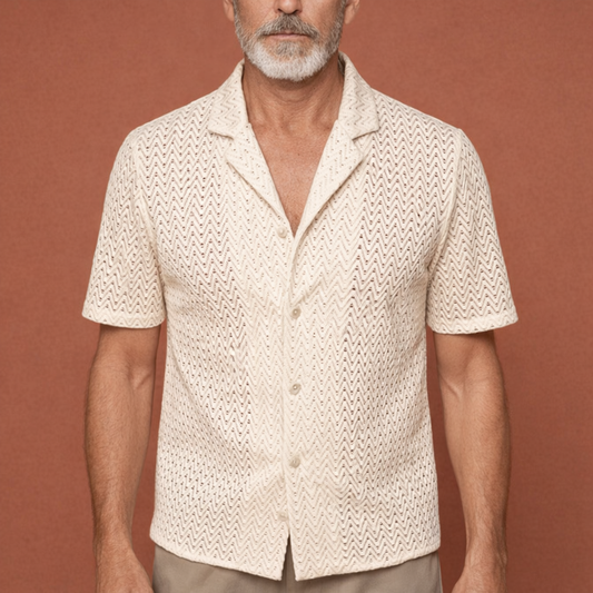 Dames gehaakt shirt in beige met minimalistisch design, zacht en comfortabel voor casual en stijlvolle outfits.