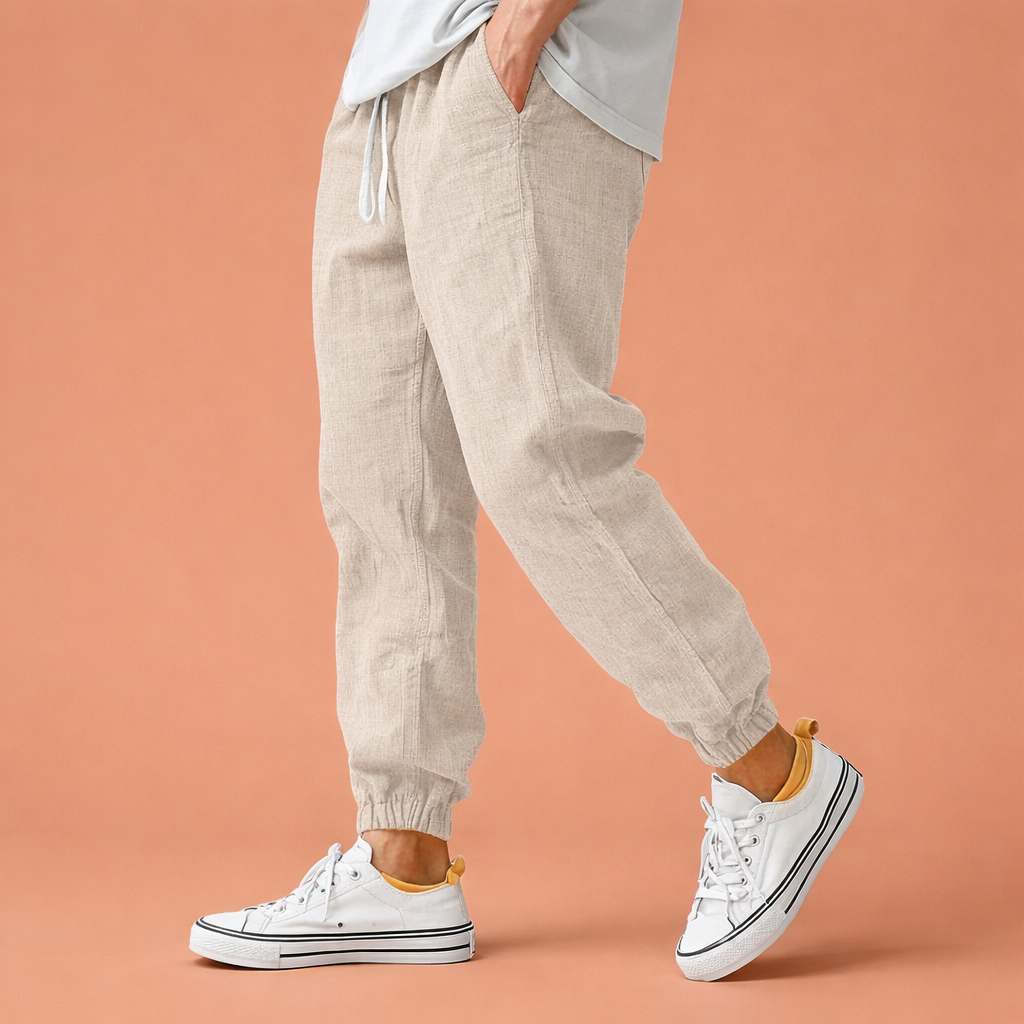 Heren broek in beige met minimalistisch design, zacht en comfortabel voor casual en stijlvolle outfits.