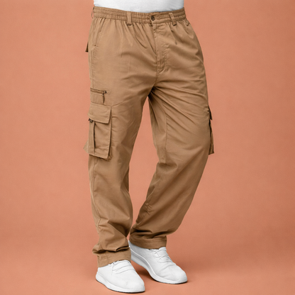 Dames cargo broek in beige met minimalistisch design, zacht en comfortabel voor casual en stijlvolle outfits.