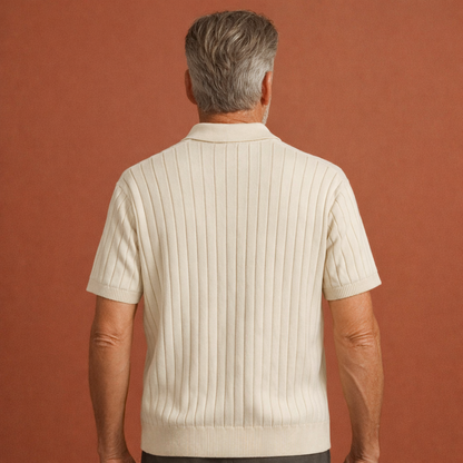 Heren gebreid shirt in beige met minimalistisch design, zacht en comfortabel voor casual en stijlvolle outfits.