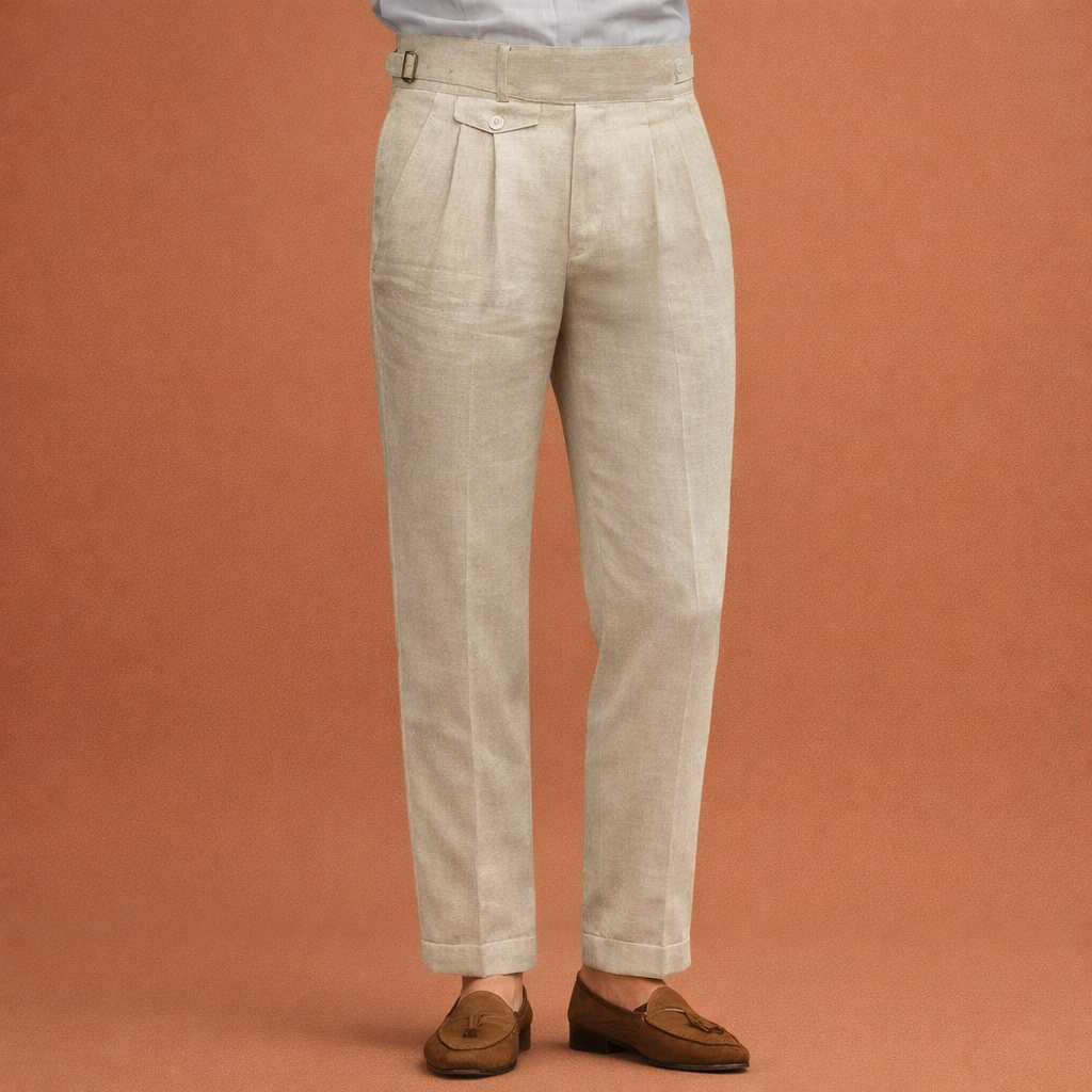 Heren pantalon in beige met minimalistisch design, zacht en comfortabel voor casual en stijlvolle outfits.