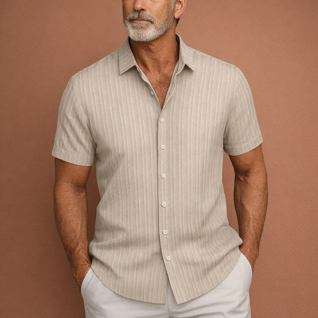Dames overhemd in beige met minimalistisch design, zacht en comfortabel voor casual en stijlvolle outfits.