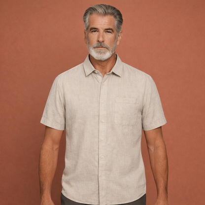 Heren zomershirt in beige met minimalistisch design, zacht en comfortabel voor casual en stijlvolle outfits.