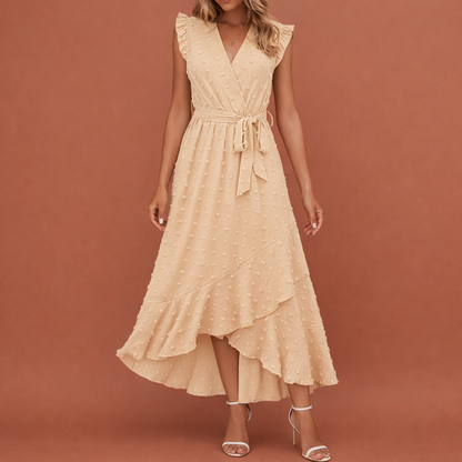 Dames maxi jurk in beige met minimalistisch design, zacht en comfortabel voor casual en stijlvolle outfits.