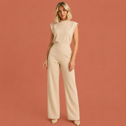 Dames jumpsuit in beige met minimalistisch design, zacht en comfortabel voor casual en stijlvolle outfits.