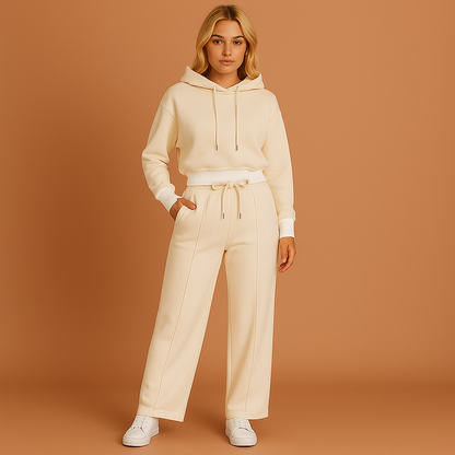 Beige dames trainingspak met hoodie en wijde broek, geschikt voor casual outfits en dagelijks gebruik.