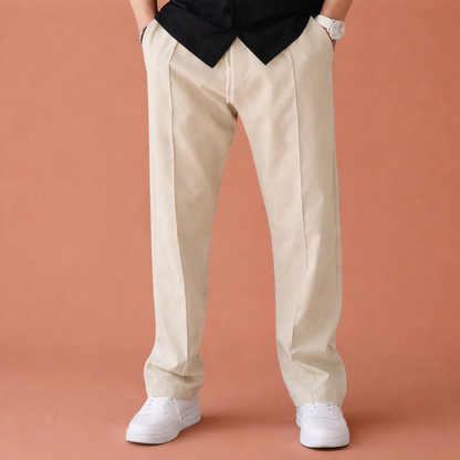 Heren wijde broek in beige met minimalistisch design, comfortabel en stijlvol voor casual en dagelijkse outfits.