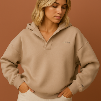 Beige winterhoodie voor dames in diverse kleuren, ideaal voor casual outfits en koude dagen.