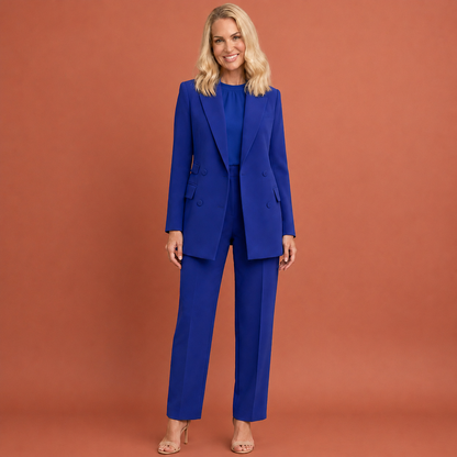 Dames broekpak in blauw met minimalistisch design, zacht en comfortabel voor casual en stijlvolle outfits.