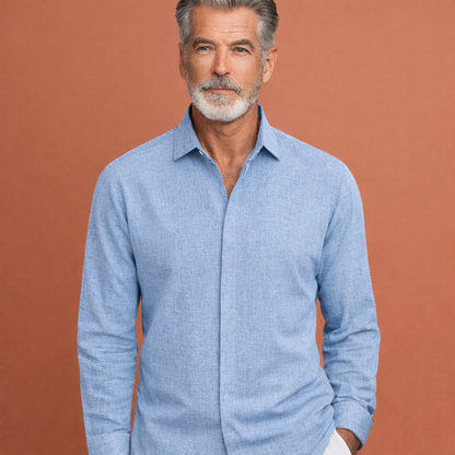 Heren linnen overhemd in blauw met minimalistisch design, licht en comfortabel voor casual en stijlvolle outfits.