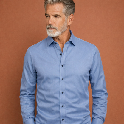 Heren overhemd in blauw met minimalistisch design, zacht en comfortabel voor casual en stijlvolle outfits.