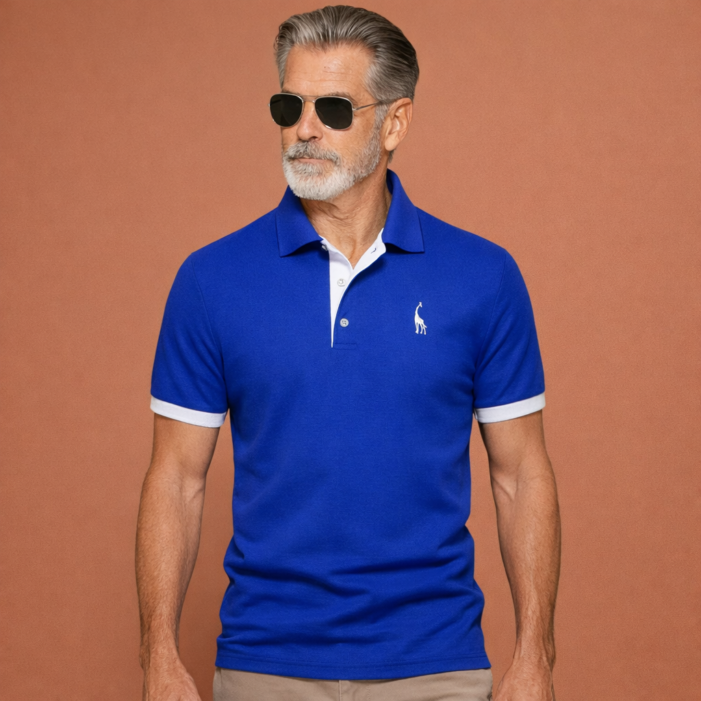 Heren poloshirt in blauw met minimalistisch design, licht en comfortabel voor casual en stijlvolle outfits.