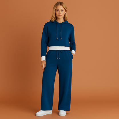 Blauw dames trainingspak met hoodie en wijde broek, geschikt voor casual outfits en dagelijks gebruik.