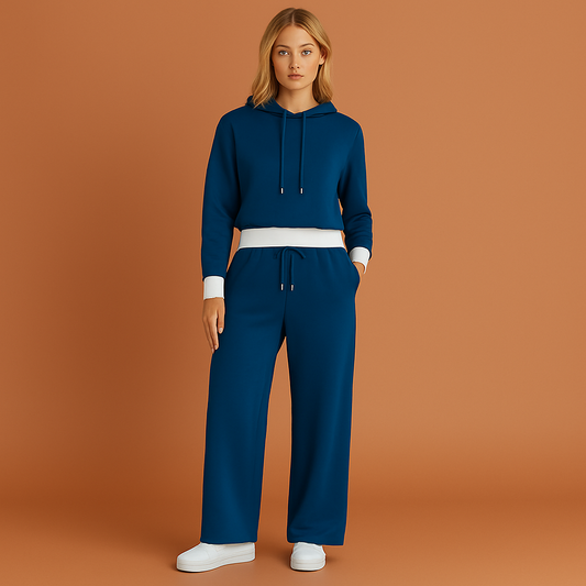 Blauw dames trainingspak met hoodie en wijde broek, geschikt voor casual outfits en dagelijks gebruik.