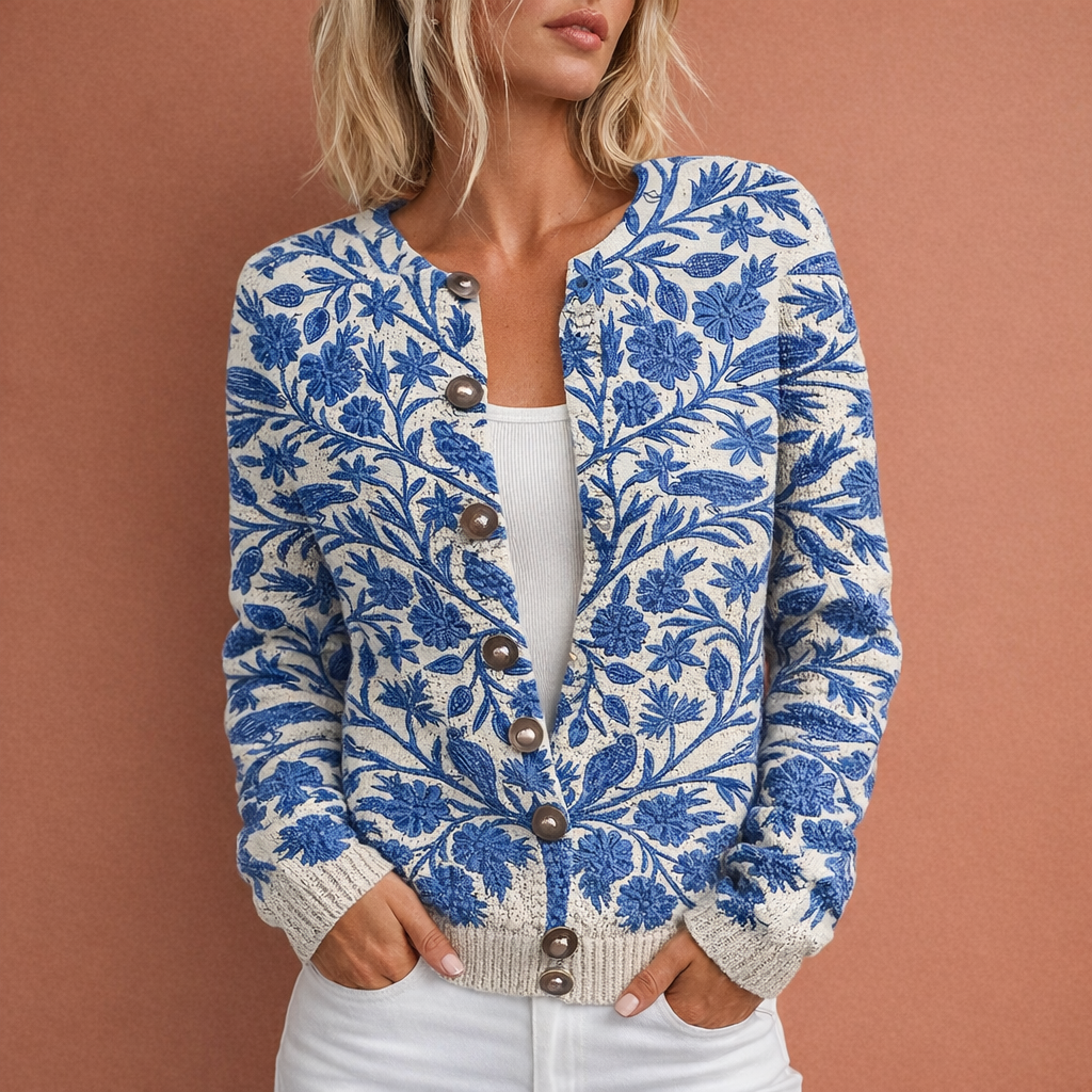 Blauwe chique dames cardigan met bloemmotief en comfortabele pasvorm, ideaal voor dagelijks gebruik en koude dagen.