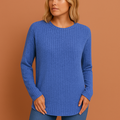 Blauwe damestrui met moderne pasvorm en stijlvolle uitstraling, zacht en ideaal voor koude dagen en casual outfits.