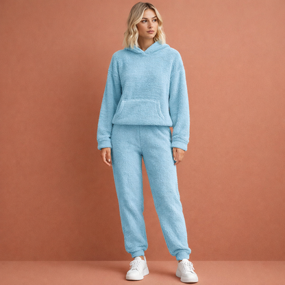 Blauwe comfortabele tweedelige set voor dames met capuchon en relaxte pasvorm, ideaal voor thuis en casual gebruik.