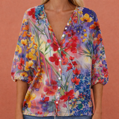 Dames blouse in blauw met minimalistisch design, zacht en comfortabel voor casual en stijlvolle outfits.