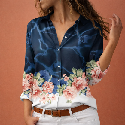 Dames blouse in blauw met minimalistisch design, zacht en comfortabel voor casual en stijlvolle outfits.