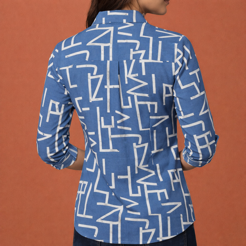Dames blouse in blauw met minimalistisch design, zacht en comfortabel voor casual en stijlvolle outfits