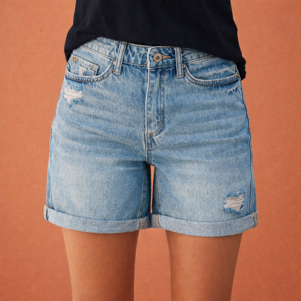 Dames denim shorts in blauw met minimalistisch design, zacht en comfortabel voor casual en stijlvolle outfits.