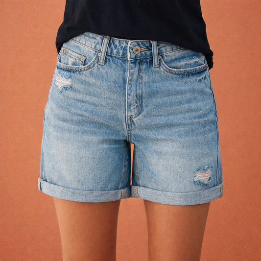 Dames denim shorts in blauw met minimalistisch design, zacht en comfortabel voor casual en stijlvolle outfits.