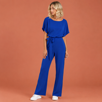 Dames jumpsuit in blauw met minimalistisch design, zacht en comfortabel voor casual en stijlvolle outfits.