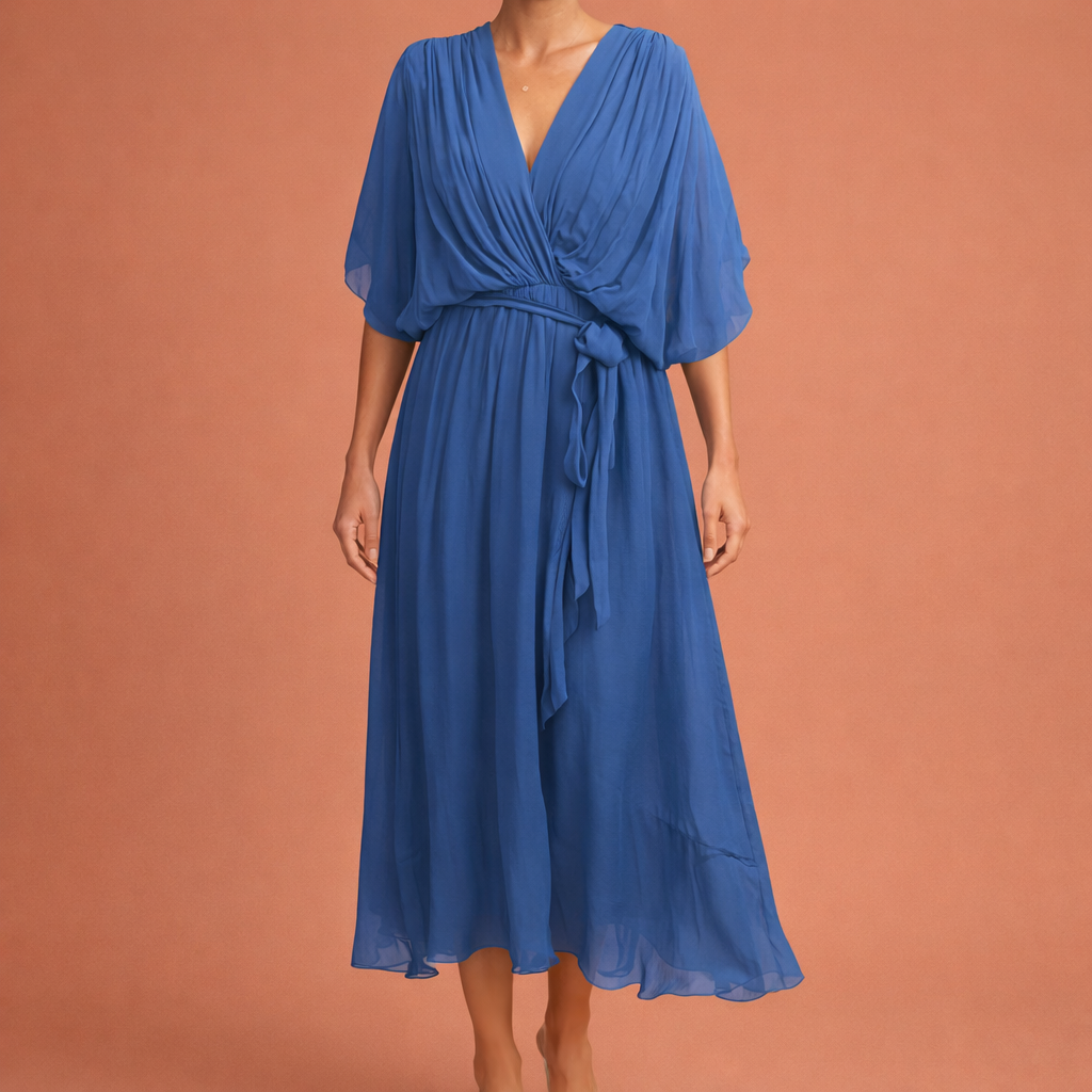 Dames maxi jurk in blauw met minimalistisch design, zacht en comfortabel voor casual en stijlvolle outfits.