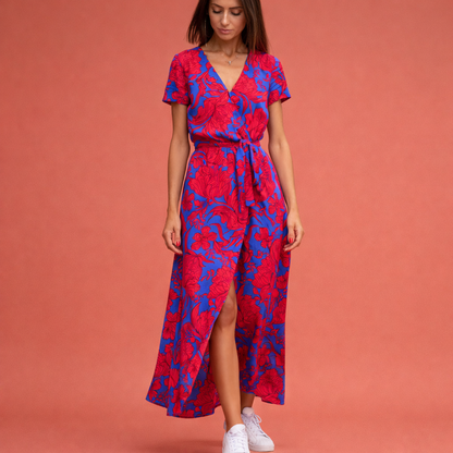 Dames maxi jurk in Blauw met minimalistisch design, zacht en comfortabel voor casual en stijlvolle outfits.