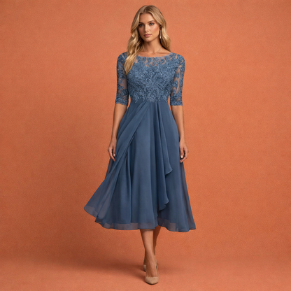 Dames avondjurk in blauw met minimalistisch design, zacht en comfortabel voor casual en stijlvolle outfits.