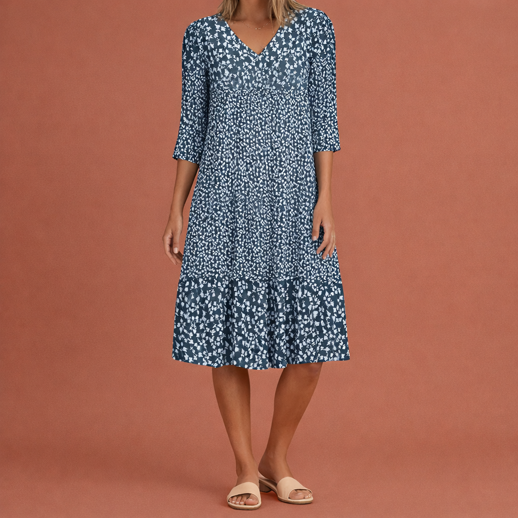 Dames midi jurk in blauw met minimalistisch design, zacht en comfortabel voor casual en stijlvolle outfits.