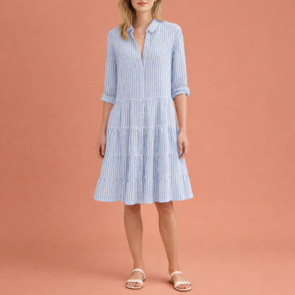 Dames midi zomerjurk in blauw met minimalistisch design, zacht en comfortabel voor casual en stijlvolle outfits.