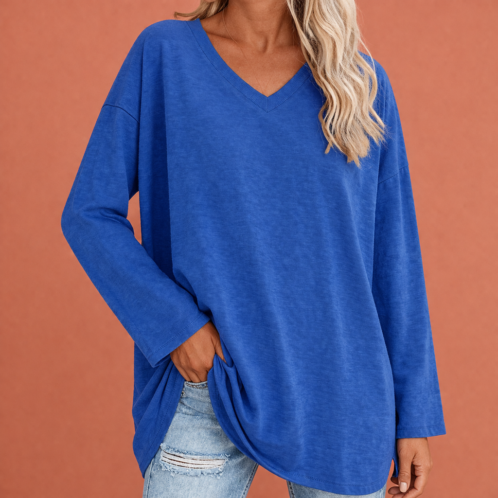 Dames tuniek in blauw met minimalistisch design, zacht en comfortabel voor casual en stijlvolle outfits.