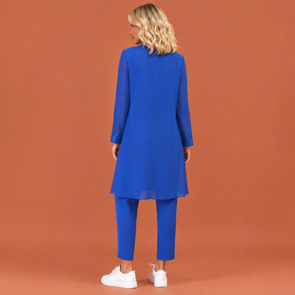 Dames tuniekset in blauw met minimalistisch design, zacht en comfortabel voor casual en stijlvolle outfits.